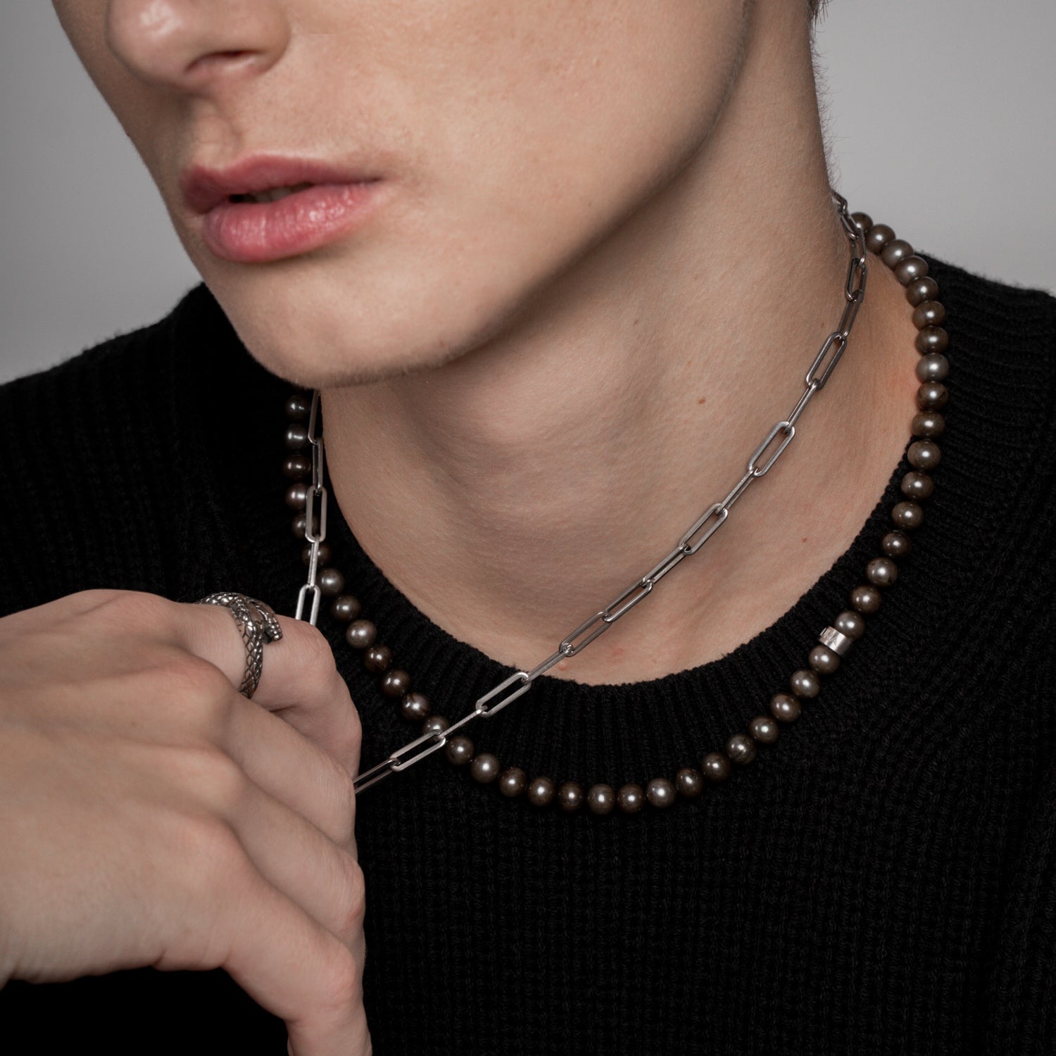 Cardinal® Oyster Black Pearls