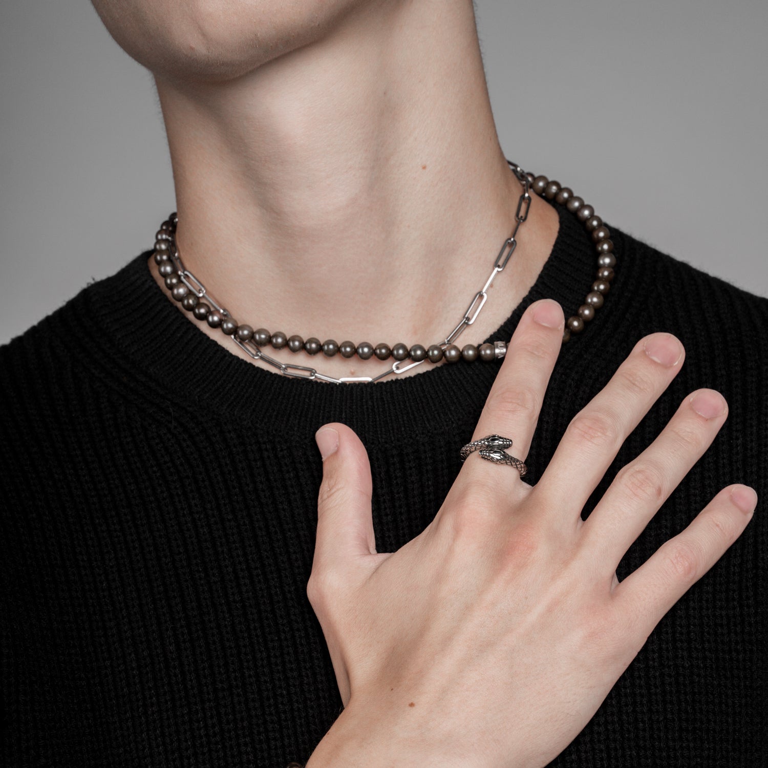 Cardinal® Oyster Black Pearls